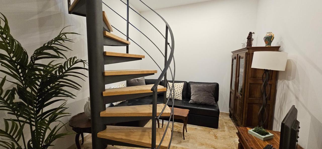 Bel & Ancien Appartement T3 Renove Dans Sartene Extérieur photo