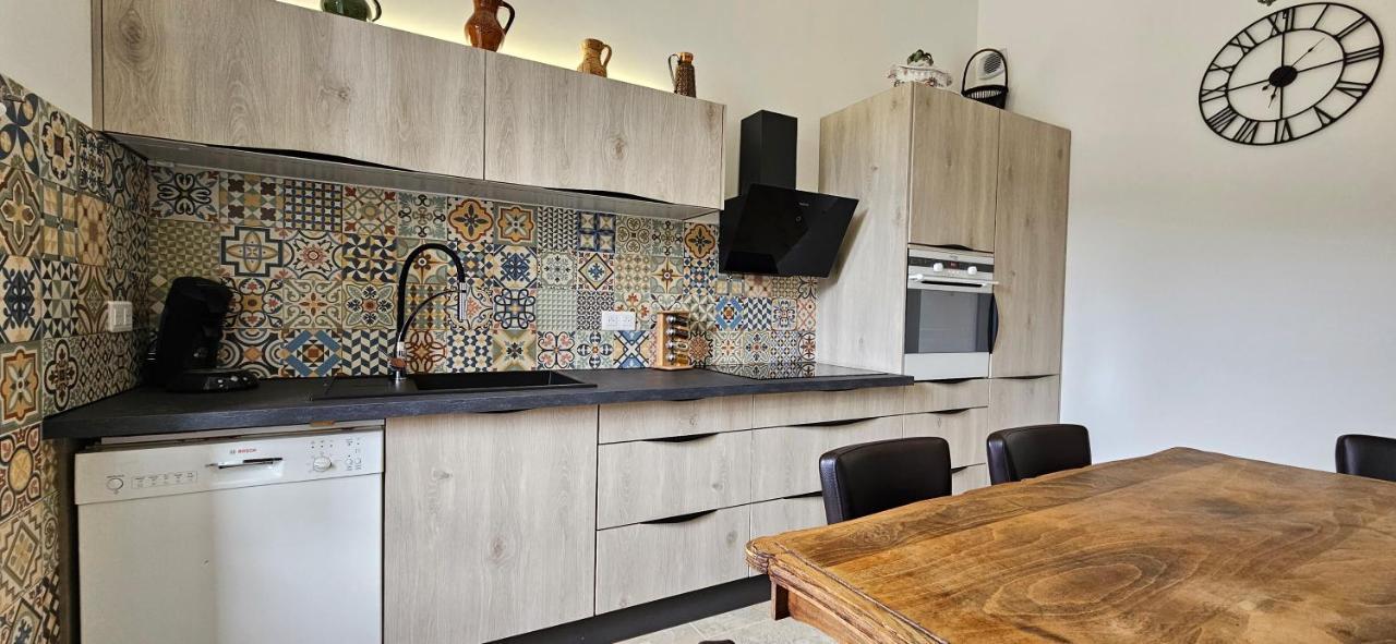 Bel & Ancien Appartement T3 Renove Dans Sartene Extérieur photo